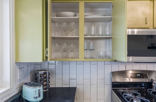 Parkville House | 4BR Stay-between airport and downtown