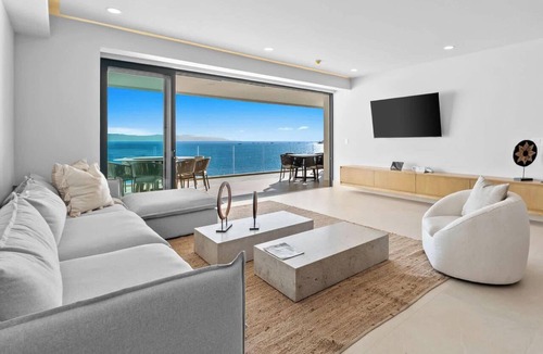 Bucerias Apartment | 4BR w/Oceanfront Views, Gym & Pools | Panarea 5D