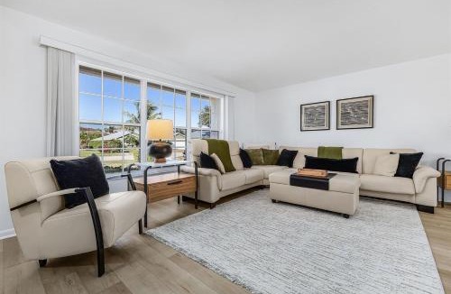 Willoughby Acres House | 4BRM Stylish Private Home, HTD POOL-Close To Beaches-BBQ-Pets OK-Spotless Clean