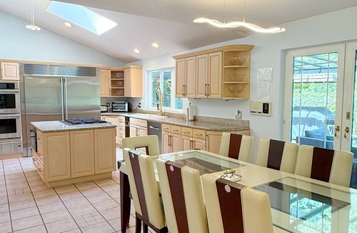 Caulfeild House | 5 bedroom, 4 Bathroom home in West Vancouver perfect for FIFA & large groups.