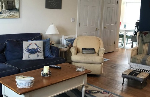 Normandy Beach House | 5 bedrooms in Silver Beach! 1 block to beach.