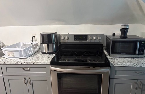 East Rutherford Apartment | 5 min from MetLife Stadium