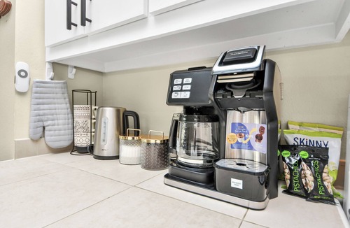 Willow Meadows/Willowbend Area House | 5 Min to World Cup Games/Family Home/Sleeps 11