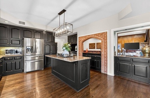 Prairie Village House | 5BR Luxury Home Walk to England World Cup HQ, Sleeps 12–14