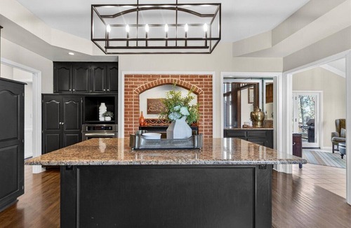 Prairie Village House | 5BR Luxury Home Walk to England World Cup HQ, Sleeps 12–14