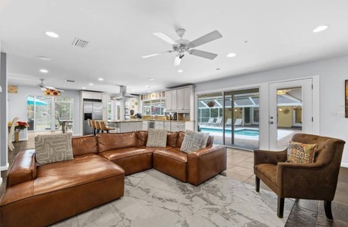 Sugarfoot House | 5BR UF Family Retreat with Private Pool, Pond, Game Room – Sleeps 10