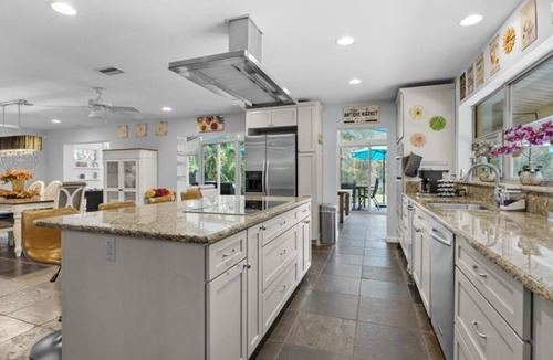 Sugarfoot House | 5BR UF Family Retreat with Private Pool, Pond, Game Room – Sleeps 10