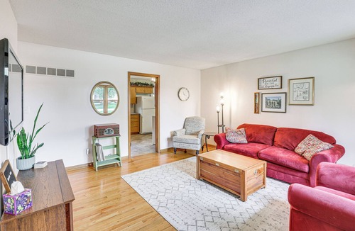 Independence House | 6 Mi to Kansas City Stadium! Home w/Fenced Yard