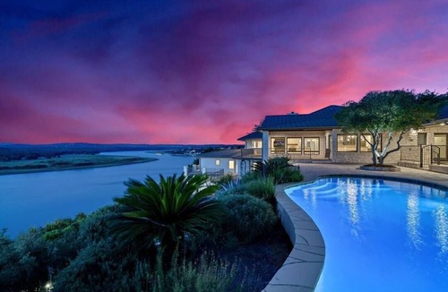 Spicewood House | 7 Beds 6 Bath + 1/2 Bath LUXURY LAKE HOUSE ESTATE