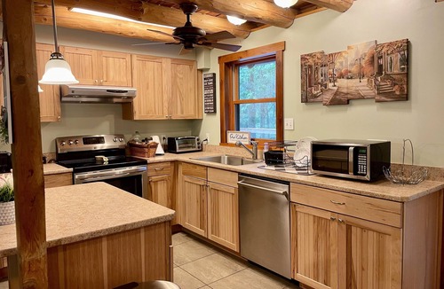 Fanning Springs Cabin | A charming cabin tucked in the woods