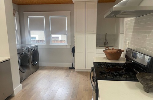 Mahncke Park House | A guest favorite! Charming 2-bedroom house- stylish comfort in a great area