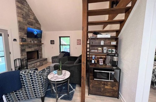 Clarkesville Cabin | A Holler From Helen Cabin ~ Just 5 Miles to Downtown Helen! Voted #1 By Dogs!