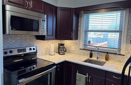 Oakridge House | A Light-filled Nordic-Style Haven Near Beach, Greektown & Danforth (10 Mins)