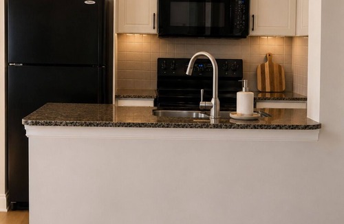 Pine Grove Apartment | A Private Cozy 1-Bedroom in a Beautiful Apartment in Vaughan