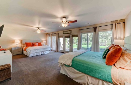 Gainesville Resort | A Private Lakefront Estate Hosting | Reunions | Corporate Retreats