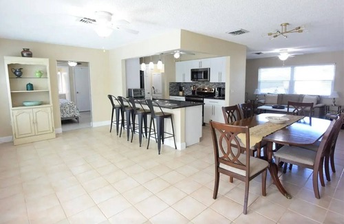 Venice Gardens House | A Venetian Rest Stop: 3 bedroom 2 bath pool house!