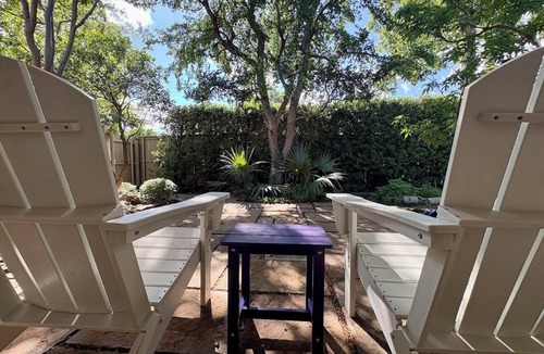 Abilene House | Abilene Urban Oasis-Modern/Sleeps 8/Games/Walk to ACU/Gorgeous Backyard