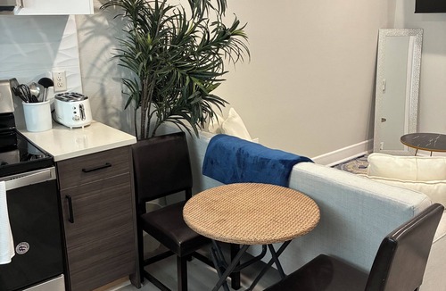 Knox - Henderson Apartment | Adorable 1-bedroom apartment with AC in vibrant Dallas