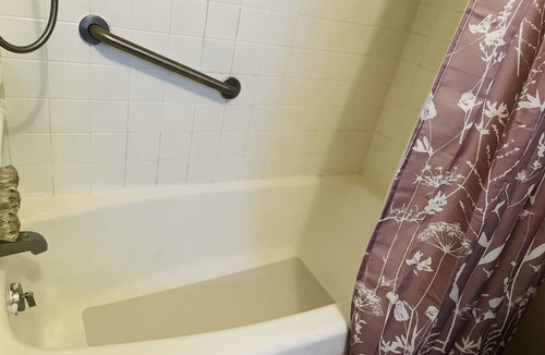Waycross Apartment | Adorable Studio with electrical fireplace