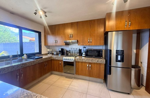 San Antonio Tlayacapan House | Ajijic Modern 2 Bedroom-ac-bikes-gym-pickleball Court-golf Cart-scooters
