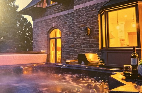 Craigleith House | Alpine Chateau cheerful spacious