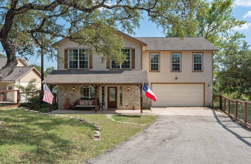 Canyon Lake House | Amazing lakefront on Canyon Lake in Hill Country. Giant backyard! Extra beds!