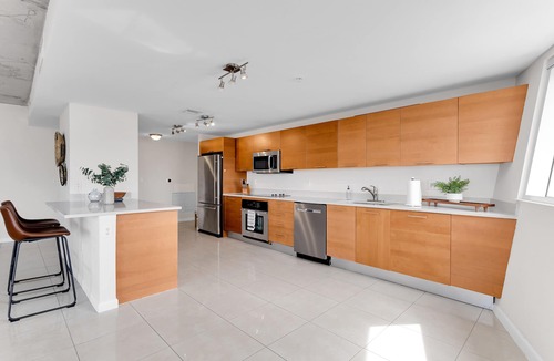 Midtown Condo | Amazing sunset view with Pool, 2b/2ba, gym , Best location A+!