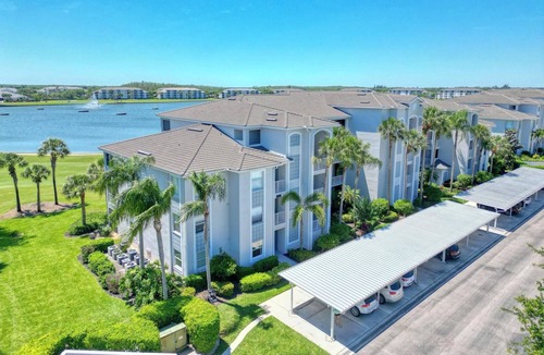 Heritage Palms Condo | Amazing Sunsets-Golf Country Club-Pickleball-Pools-Restaurant-Bar and more