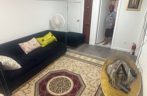 Elmont Apartment | Apartment in Elmont