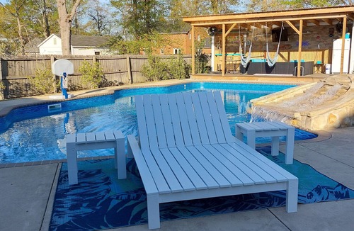 Grovetown House | Augusta Master's Tournament rental. 4-BR house, 7 mi to course, Tropical cabana