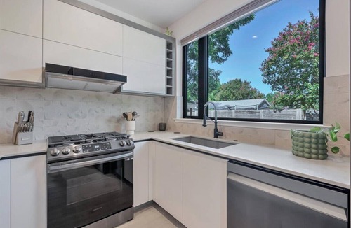 Austin House | Austin's Stylish Treetop Walkable Retreat!