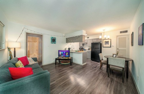 North University Apartment | Austinite - Near UT, Hyde Park & Moody Center