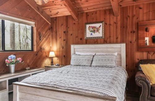 Sautee Nacoochee House | Azalea Pine Bungalow