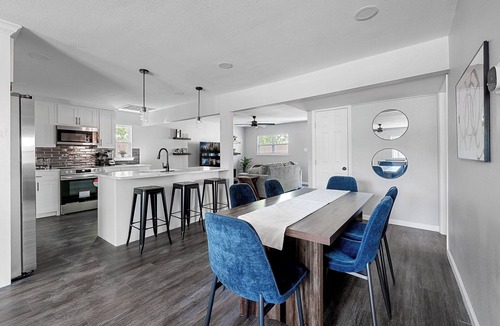 South Arlington House | Backyard @ Arlington | Sports Court + Pool Table