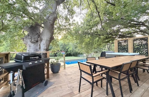 Allen House | Bamboo Heaven: Lakefront Luxury