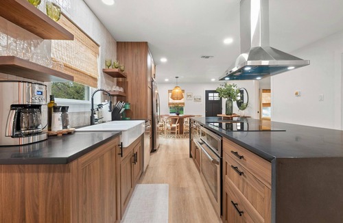 Barton Hills House | Barton Hills Hideaway + Hot Tub - Magdalena 2!