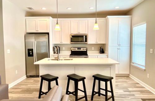 Laguna Beach House | Beach Haven One Block to Bch Sleeps Six Dog OK