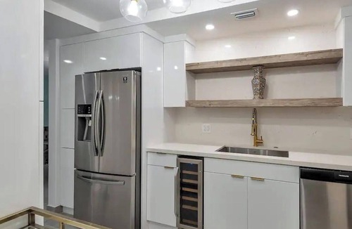 Hollywood South Central Beach Apartment | Beach home 2 Bed/2 Bath w/King bed at Sian