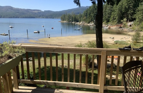 Tuwanek House | Beachfront cottage with spectacular views!
