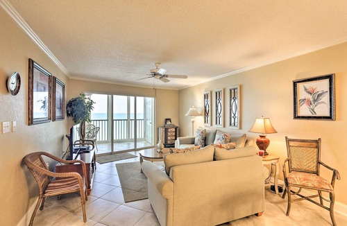 Englewood Condo | Beachfront Englewood Condo w/Community Pool!