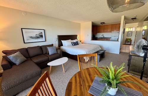 Regional District of Nanaimo Hotel | Beachfront King Bed Studio Suite