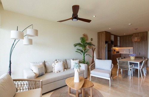 La Cruz de Huanacaxtle Apartment | Beachfront Condo, Zantamar 305