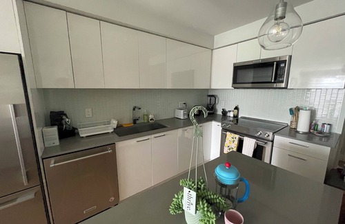 Mount Pleasant Apartment | Beautiful boutique 1-bedroom + den apartment in cool Vancouver neighbourhood
