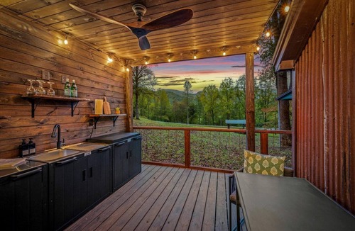 Hayesville Cabin | Beautiful Cabin with Fire Pit in Hayesville, North Carolina