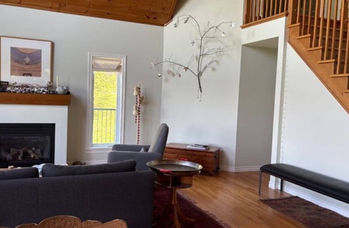 Flesherton House | Beautiful chalet 11 minutes from BVSC, ski season (Dec-March, dates negotiable)