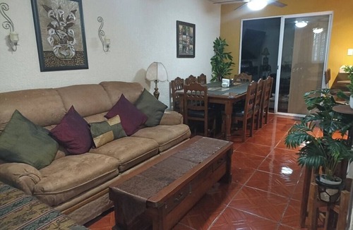 Guadalupe House | Beautiful House for 6 people Full House 3 Bedrooms 1.5 Bathrooms Parking