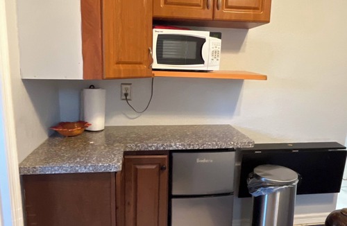 Tamiami House | Beautiful one bedroom and one bath inside a family home Very nice for students