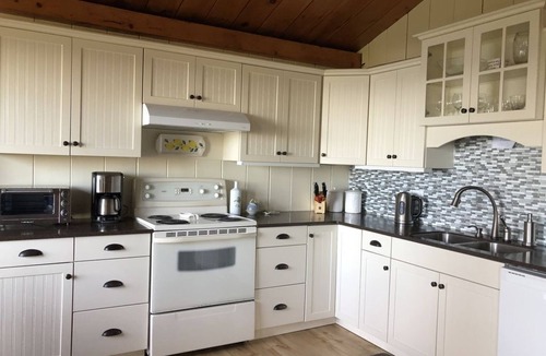 Newport Landing House | Beautiful, private oceanfront cottage on the Bay of Fundy