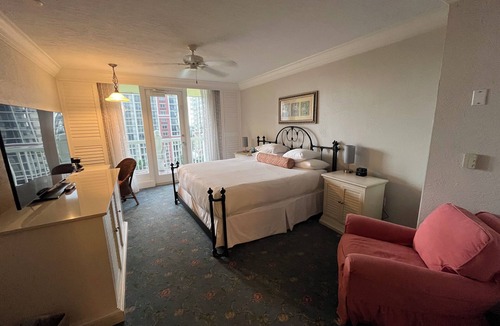Dolphin Isles Resort | BEAUTIFUL Resort Located Directly On The Sand! - City View Room