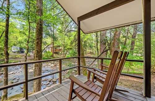 Pittman Center Cabin | Beautiful riverside cabin, sleeps 18!